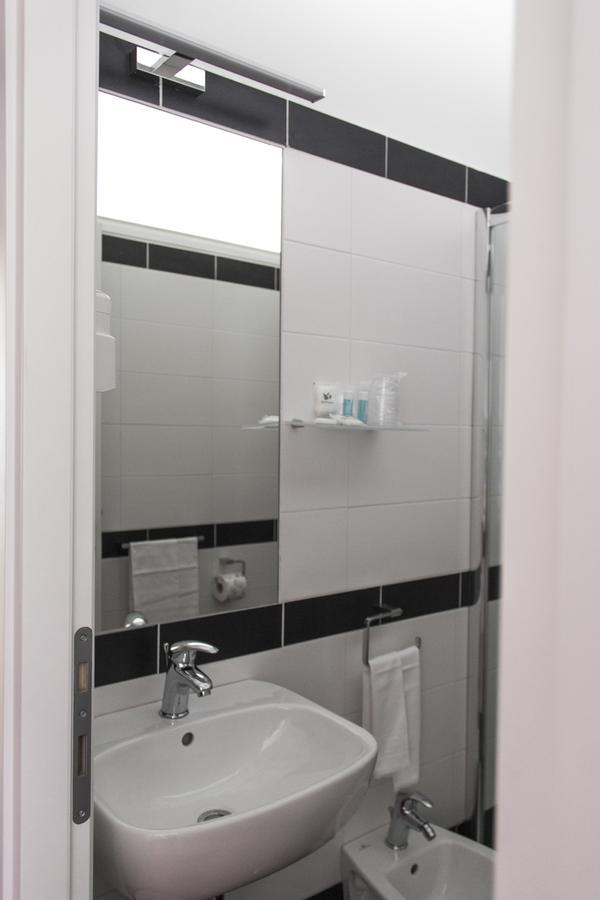 Hotel Villa Chiara Терачина Екстериор снимка
