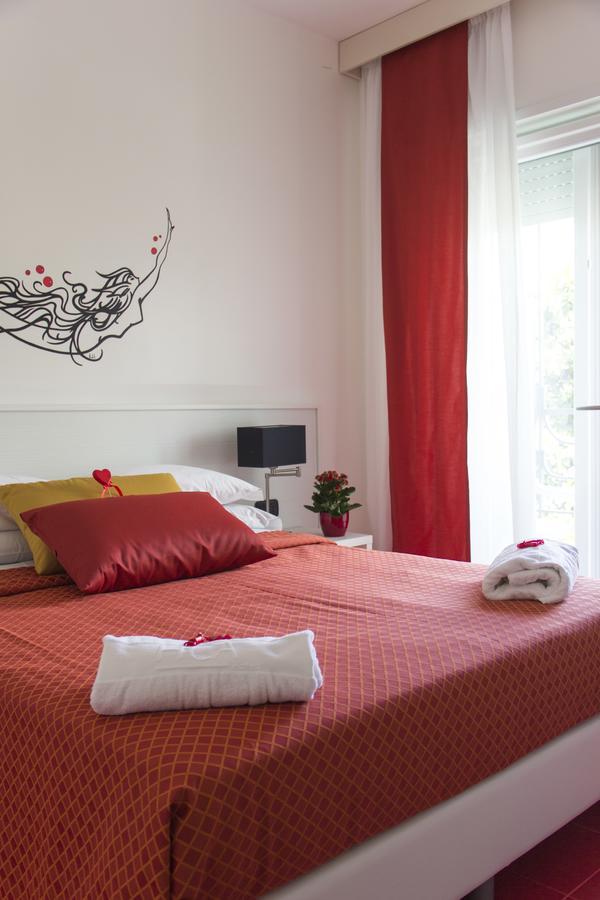 Hotel Villa Chiara Терачина Екстериор снимка